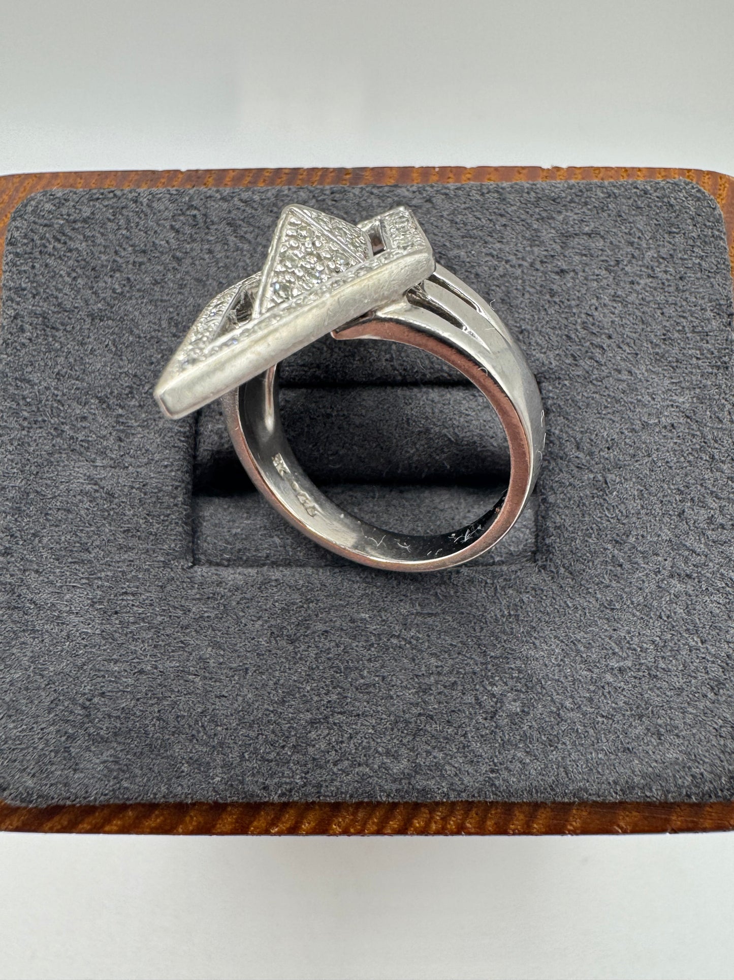 Heavy 9ct white gold diamond cluster ring