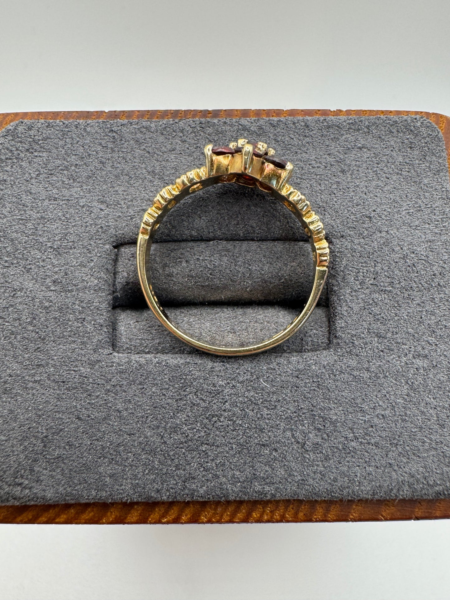 9ct gold garnet cluster ring