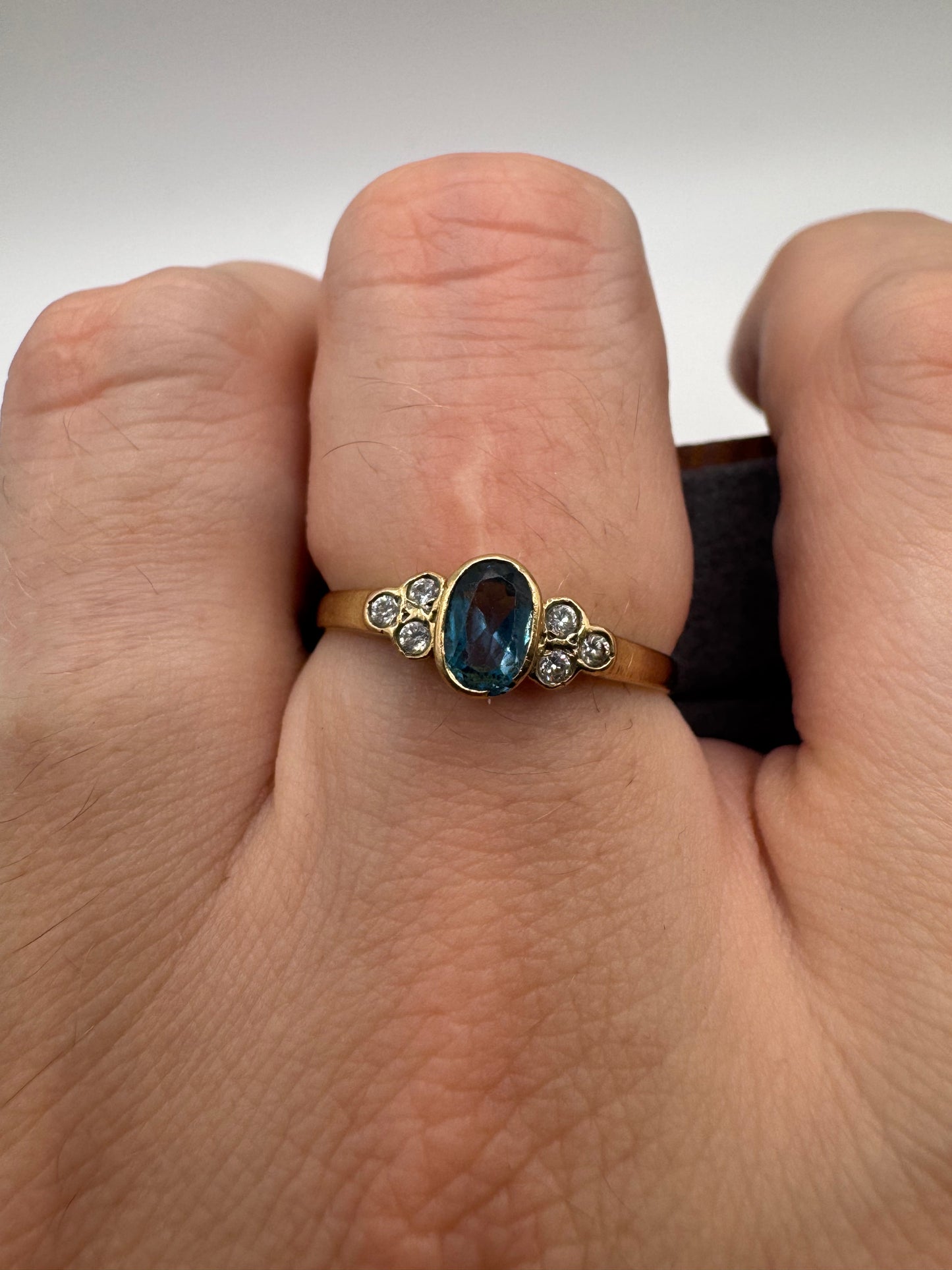 9ct gold topaz and cz ring