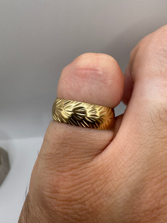 9ct gold patterned band