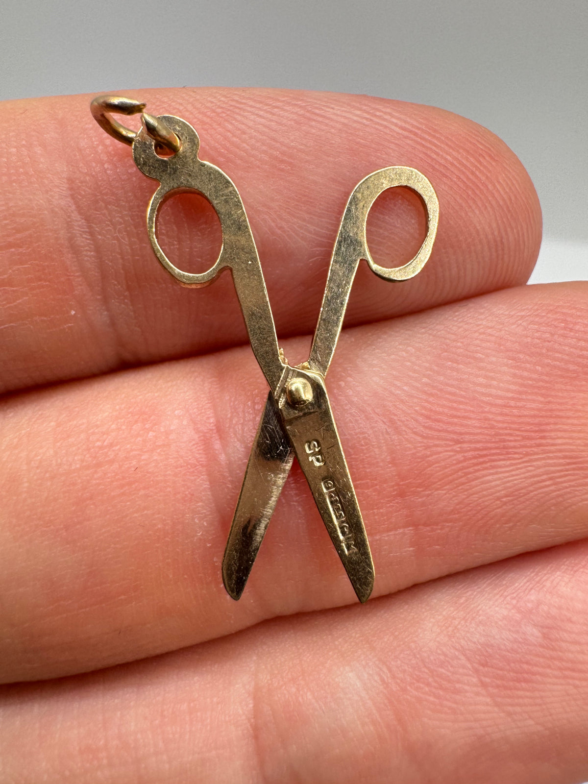 9ct gold scissors charm