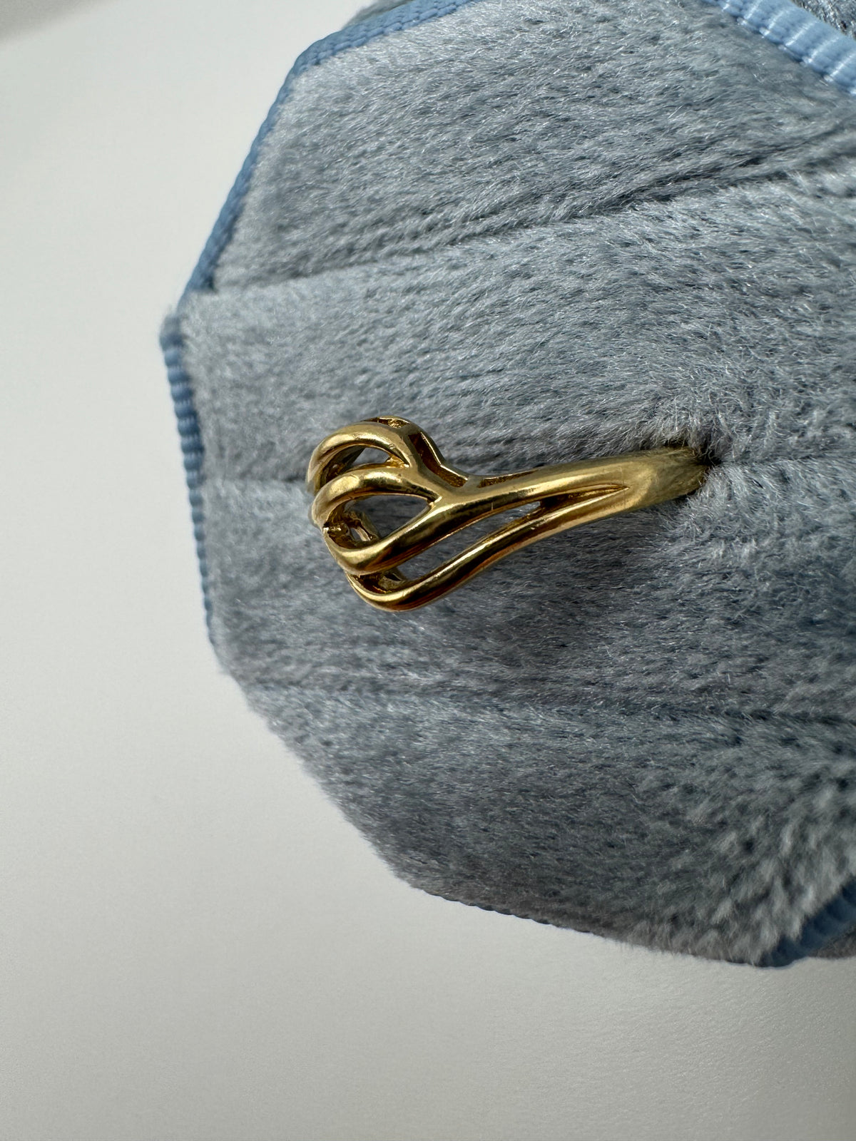 9ct gold swirl ring