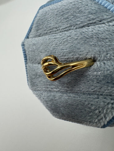 9ct gold swirl ring