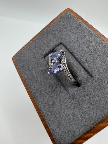 9ct white gold tanzanite and diamond ring