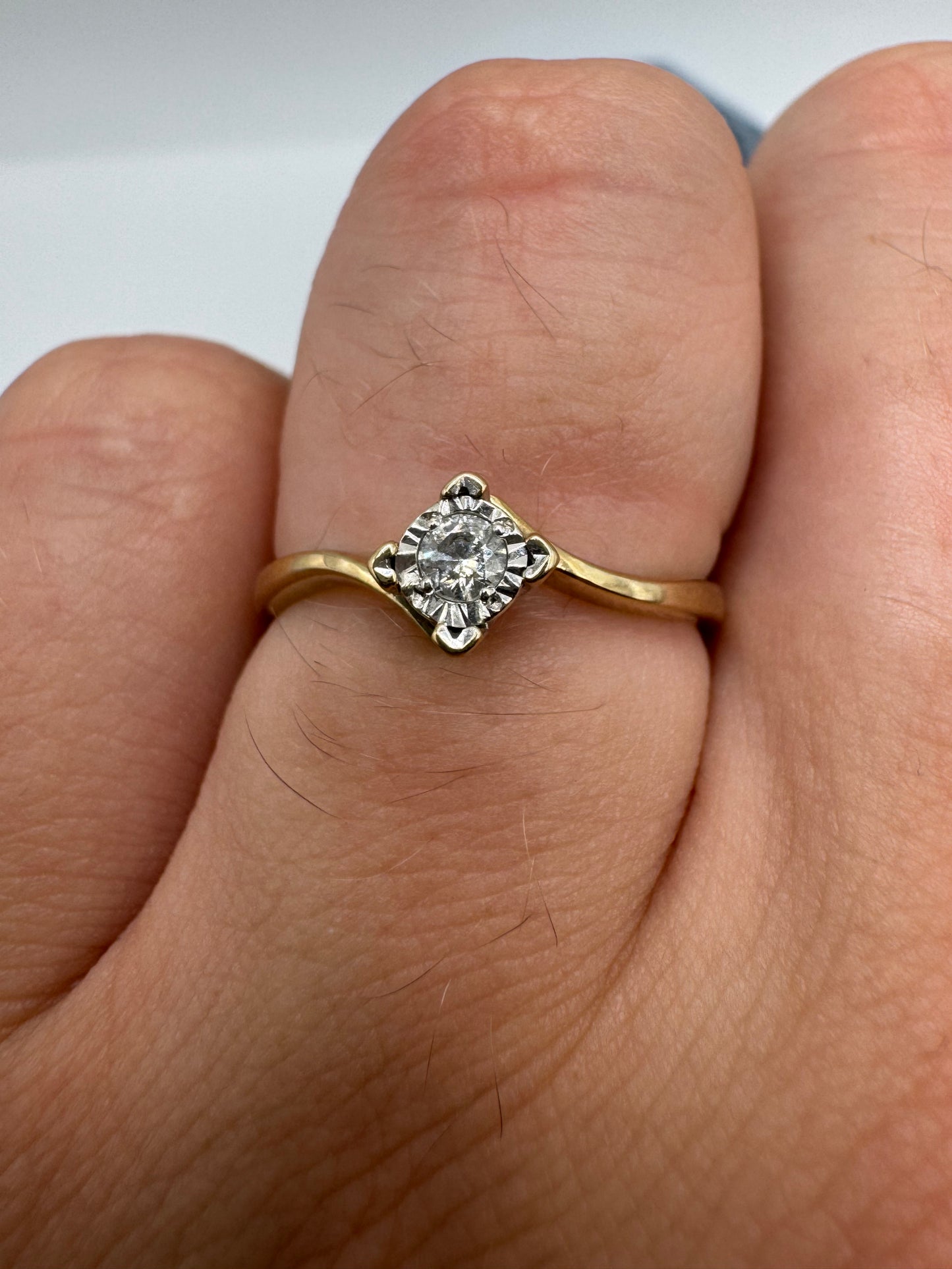 9ct gold diamond ring