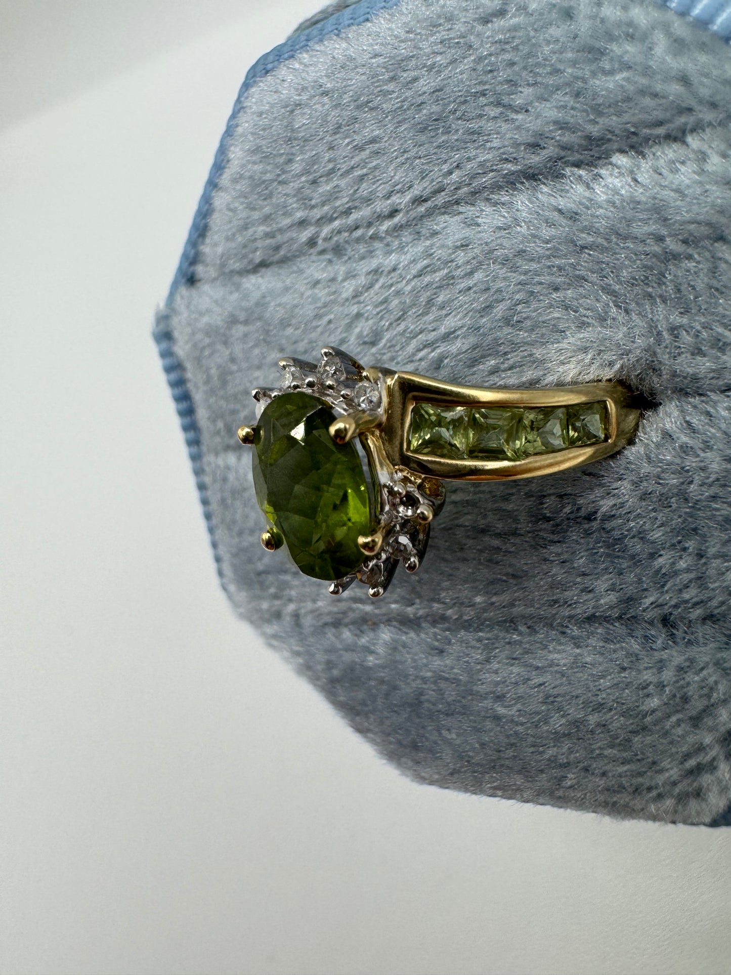 9ct gold peridot and diamond ring