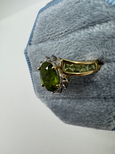 9ct gold peridot and diamond ring