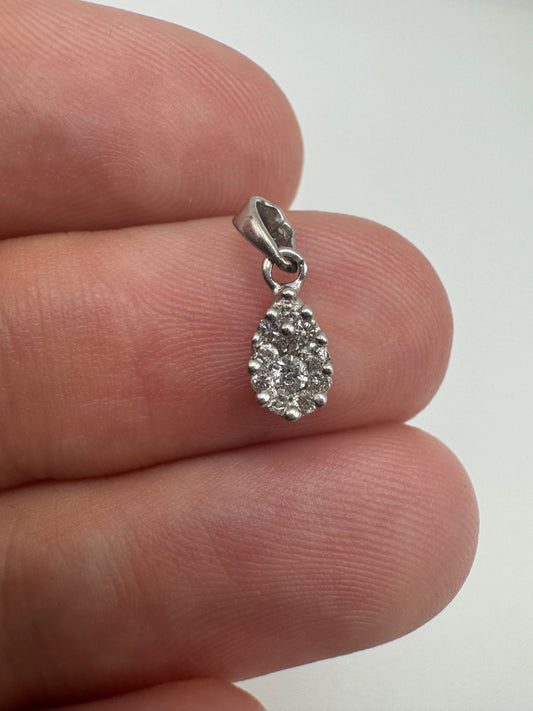 9ct white gold diamond cluster pendant