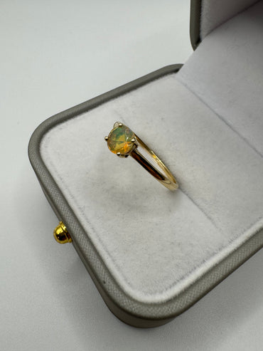 9ct gold yellow opal ring