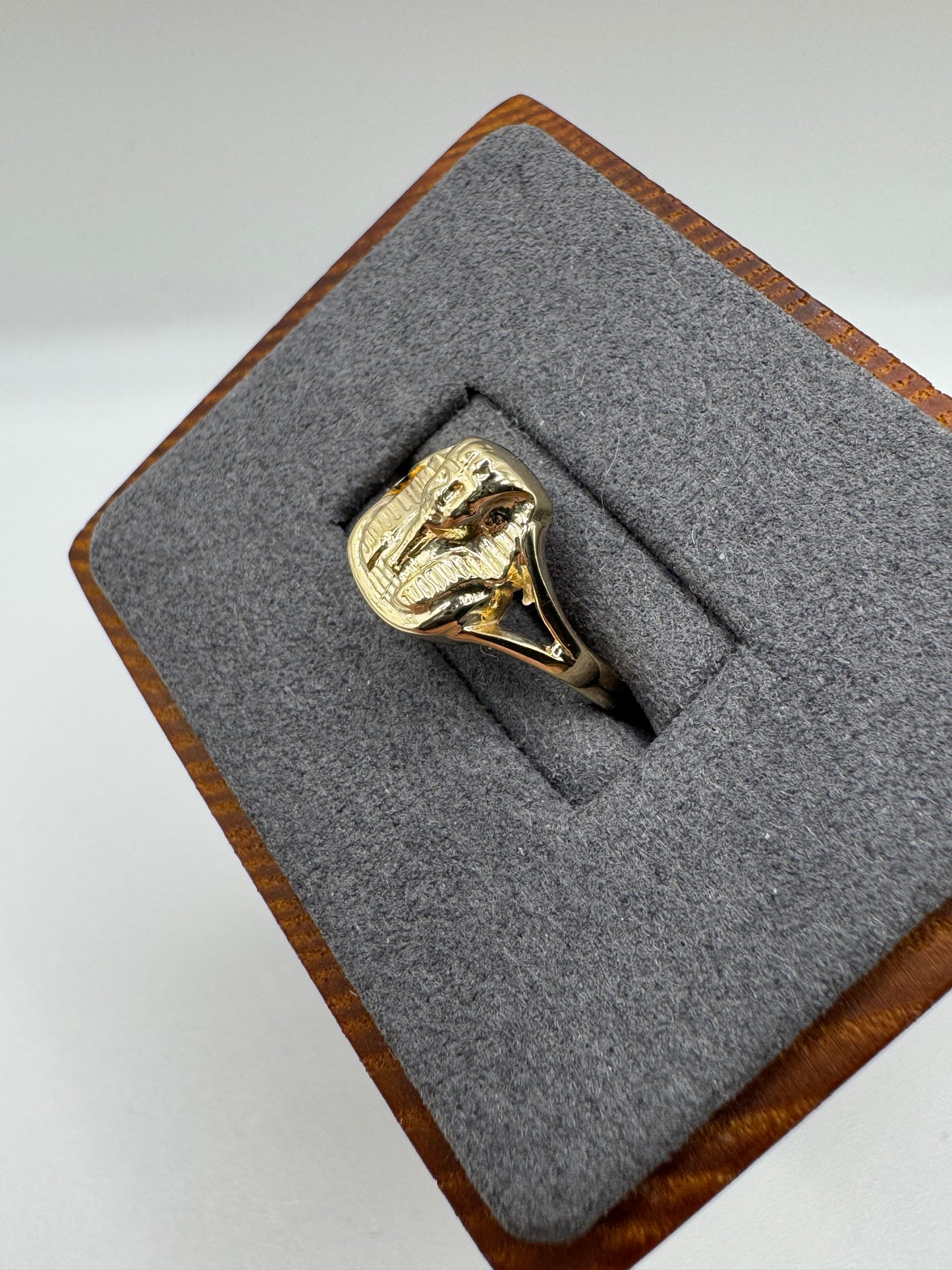 9ct gold tutankhamun ring