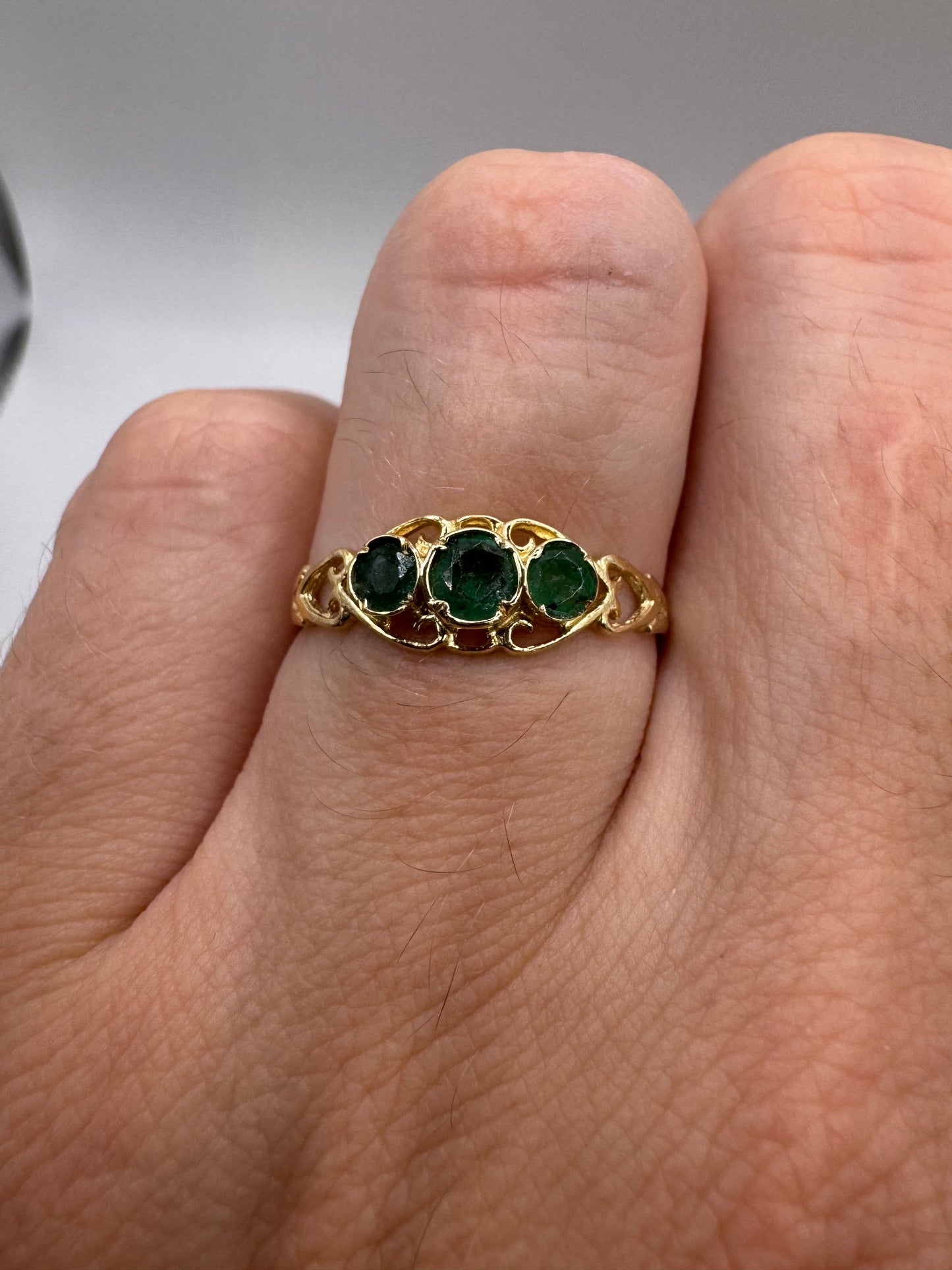 9ct gold emerald ring