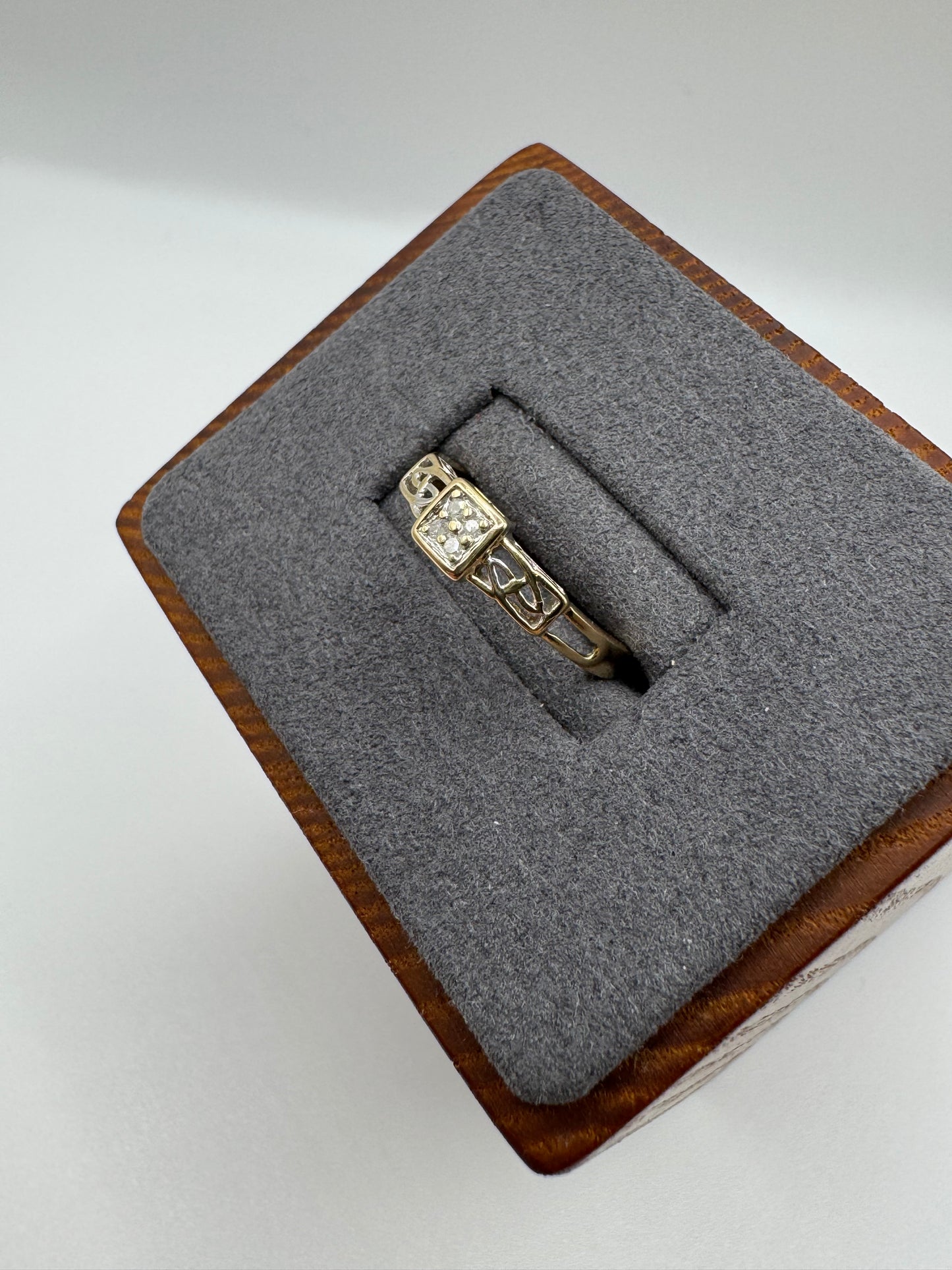 9ct gold diamond ring