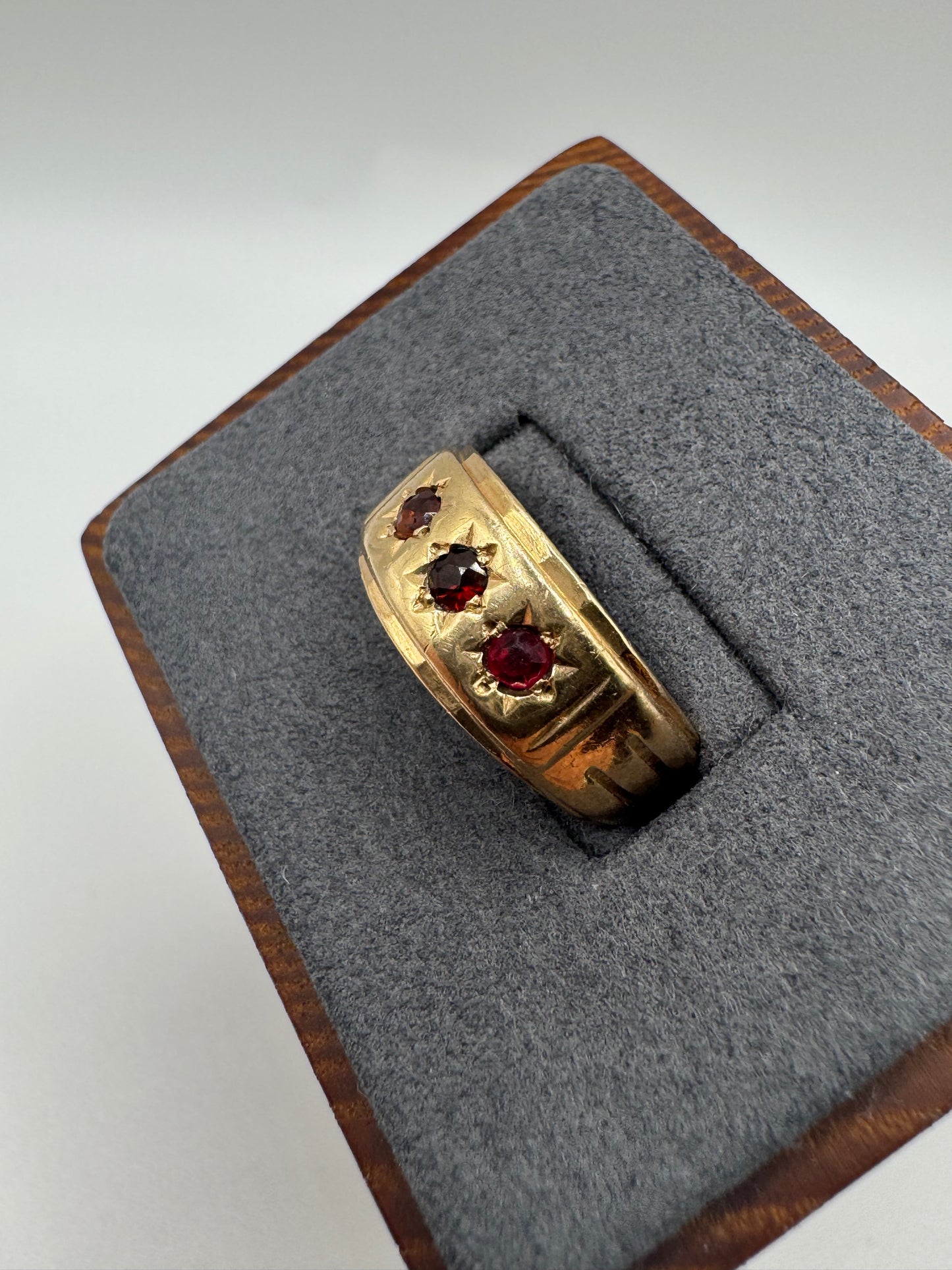 Heavy 9ct gold multi-coloured garnet gypsy ring