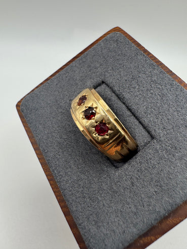 Heavy 9ct gold multi-coloured garnet gypsy ring