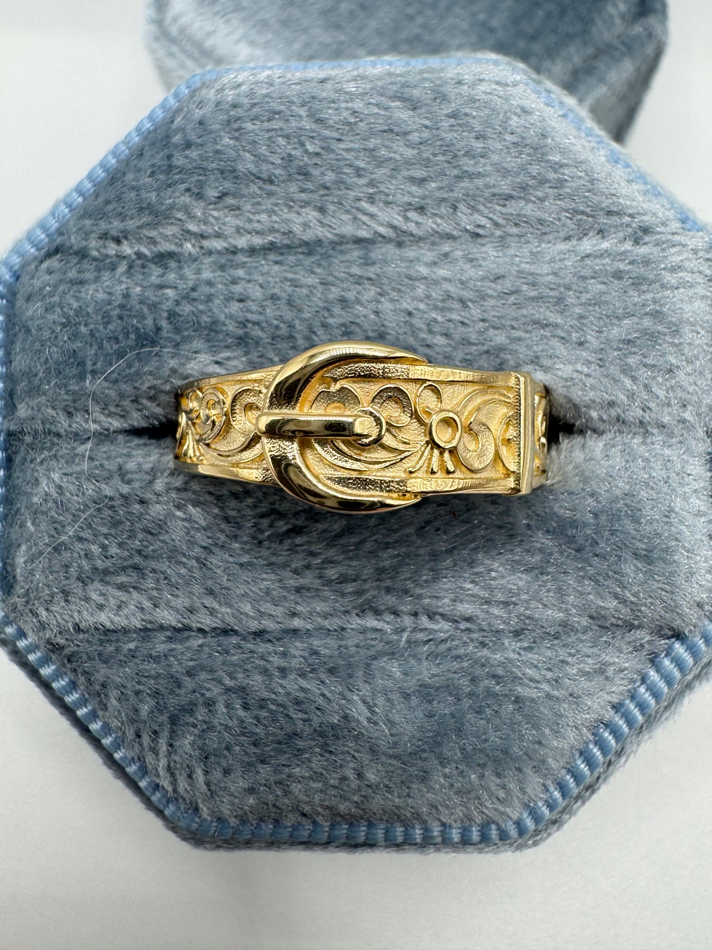 9ct gold engraved buckle ring