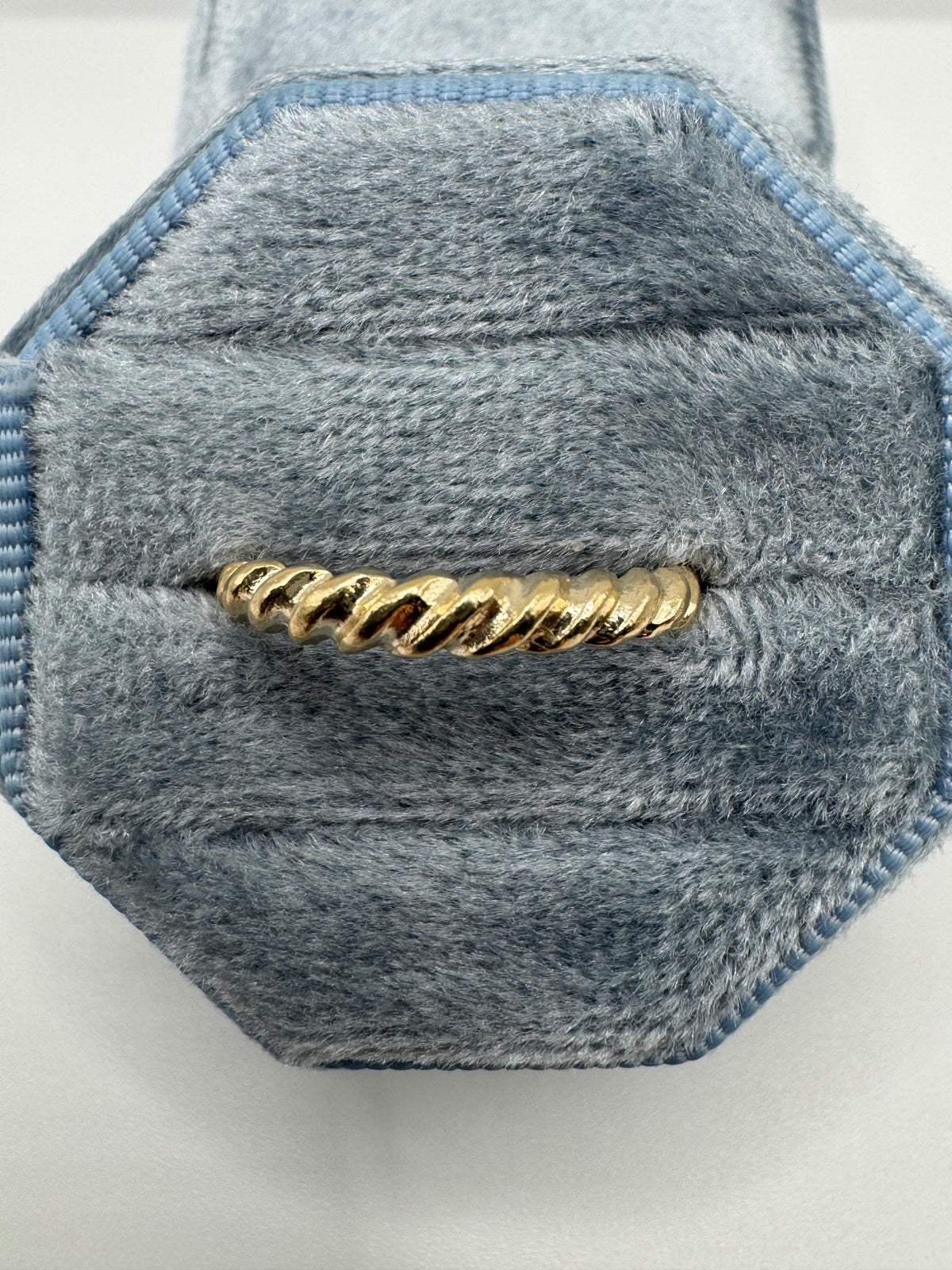 9ct gold croissant ring