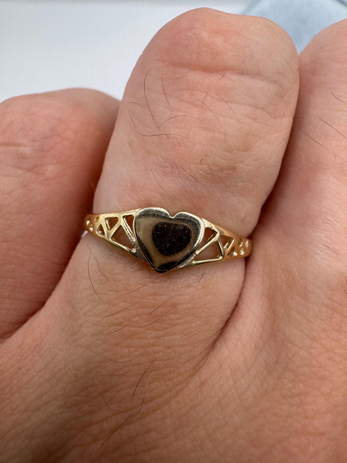 9ct gold heart ring