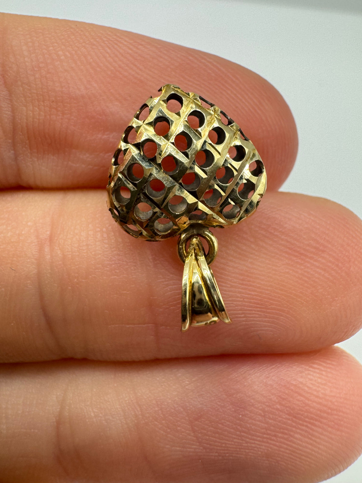 9ct gold heart pendant