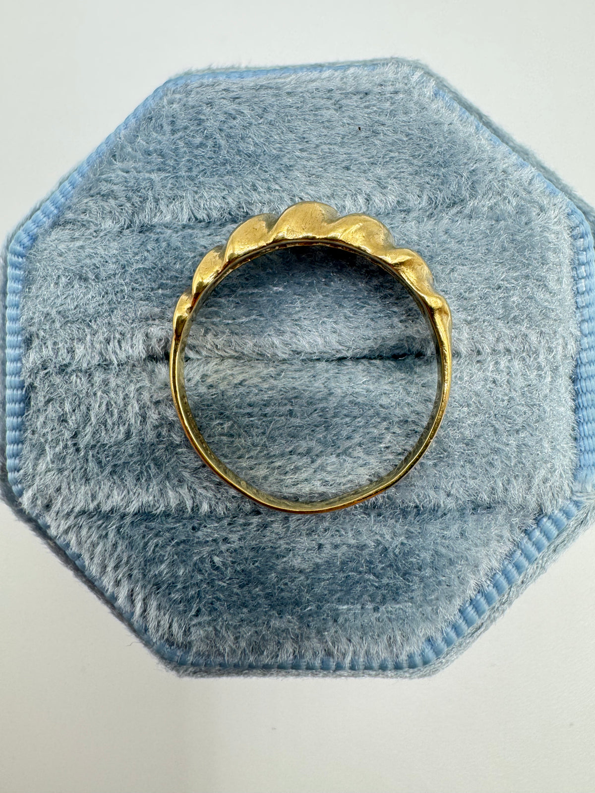 9ct gold croissant ring