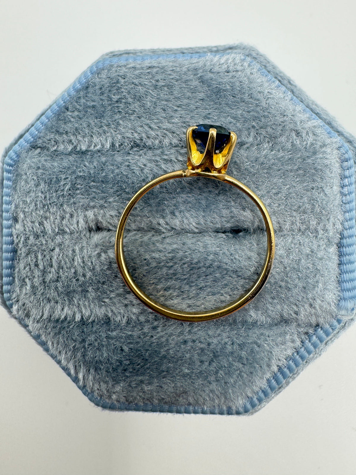 9ct gold sapphire ring