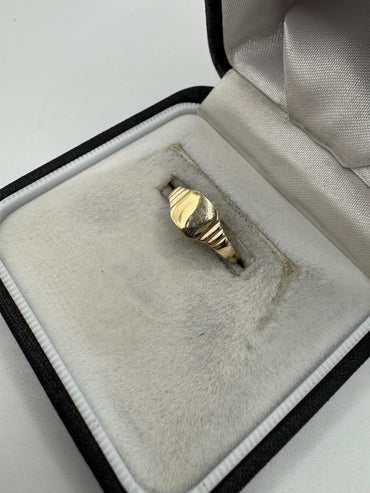 9ct gold signet ring