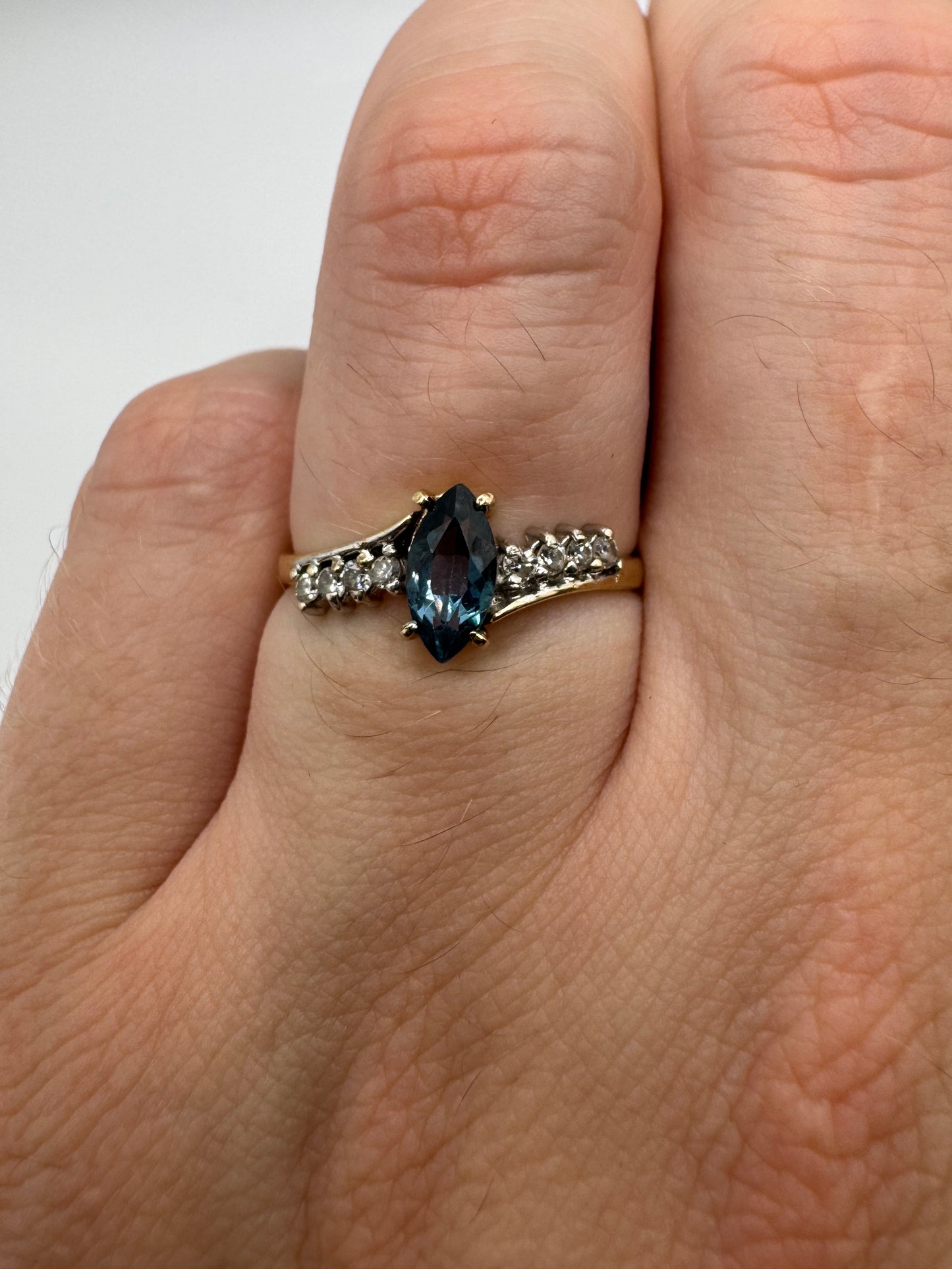 9ct gold topaz ring