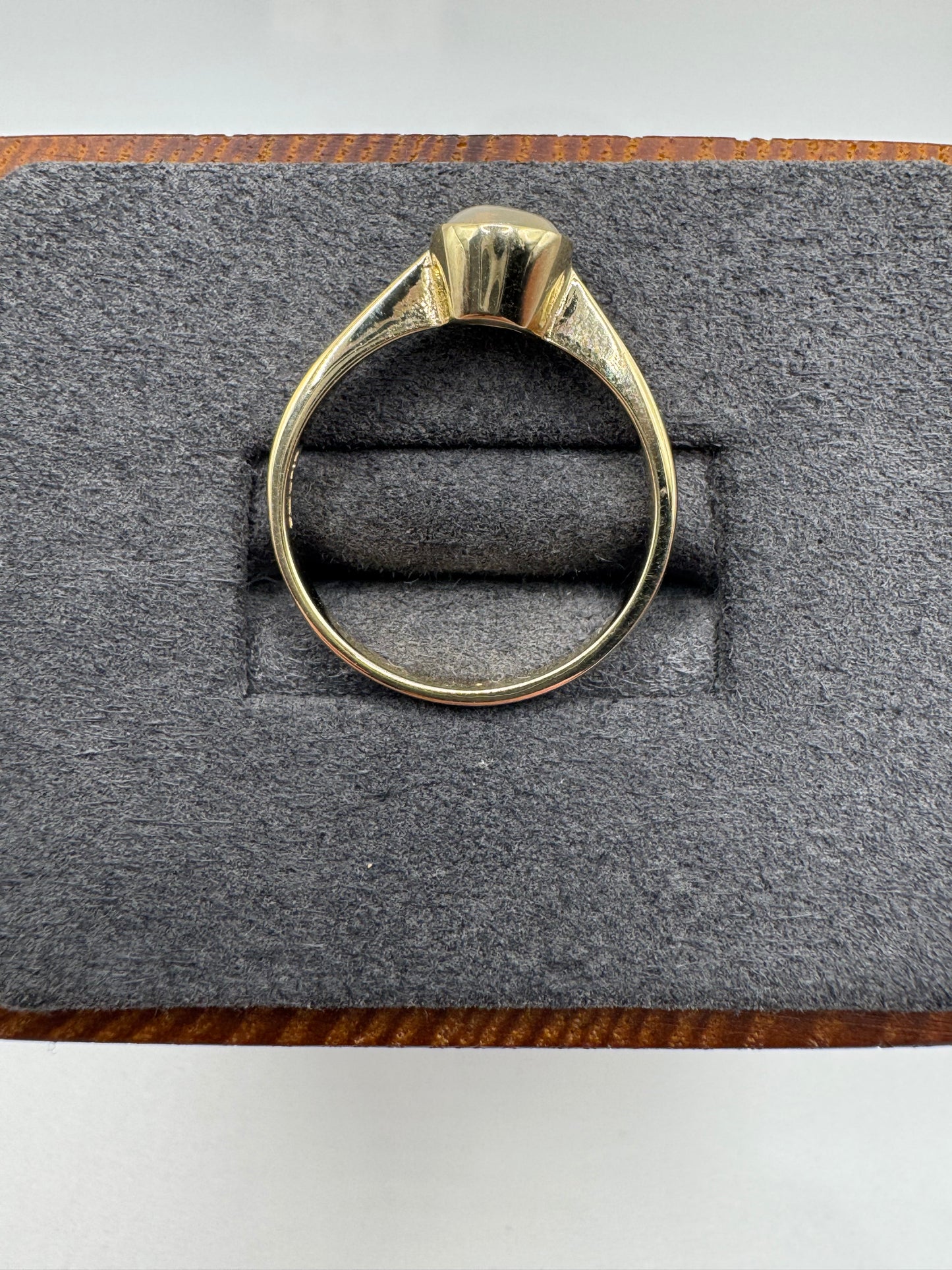9ct gold moonstone ring