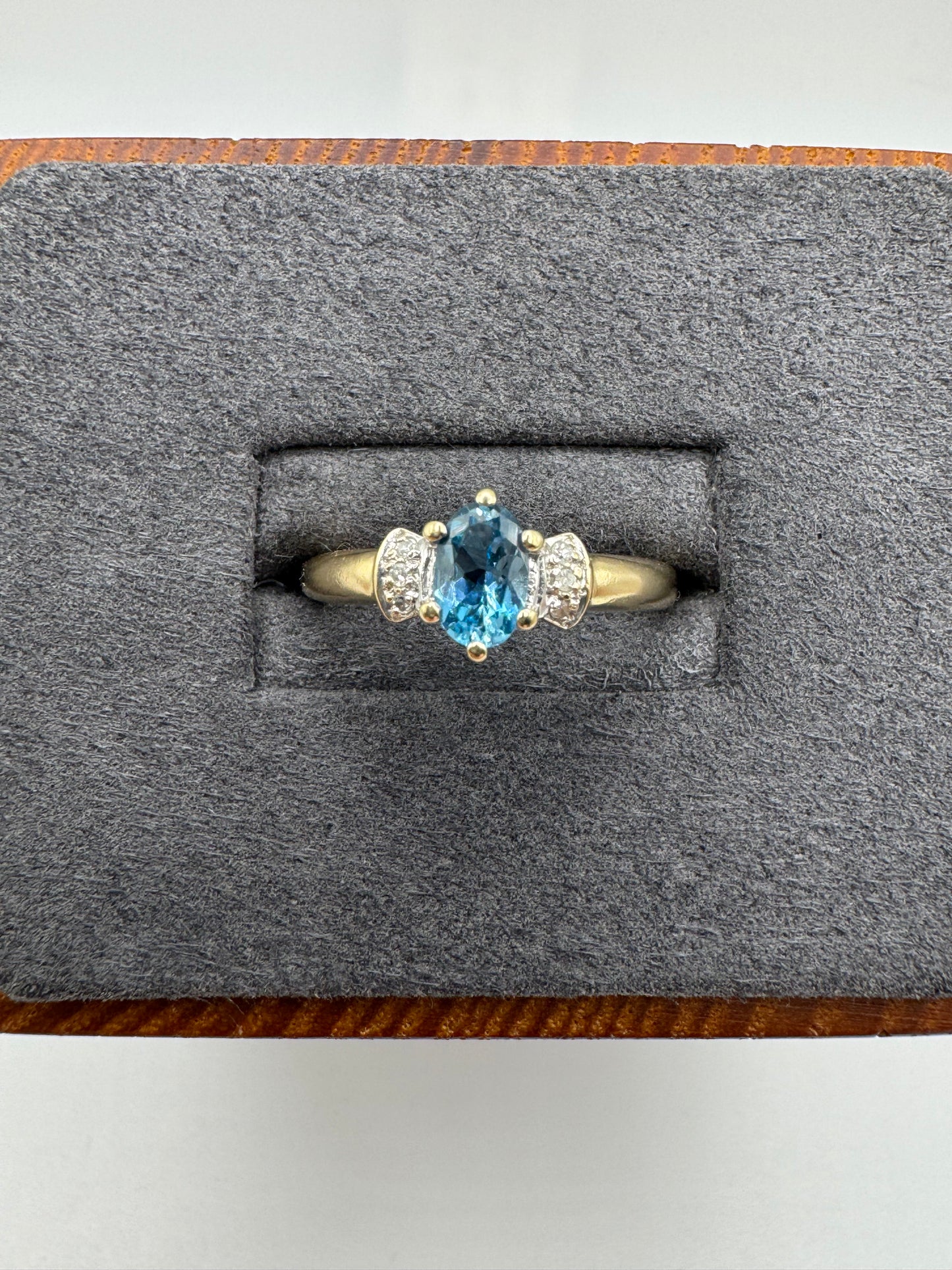 9ct gold topaz and diamond ring