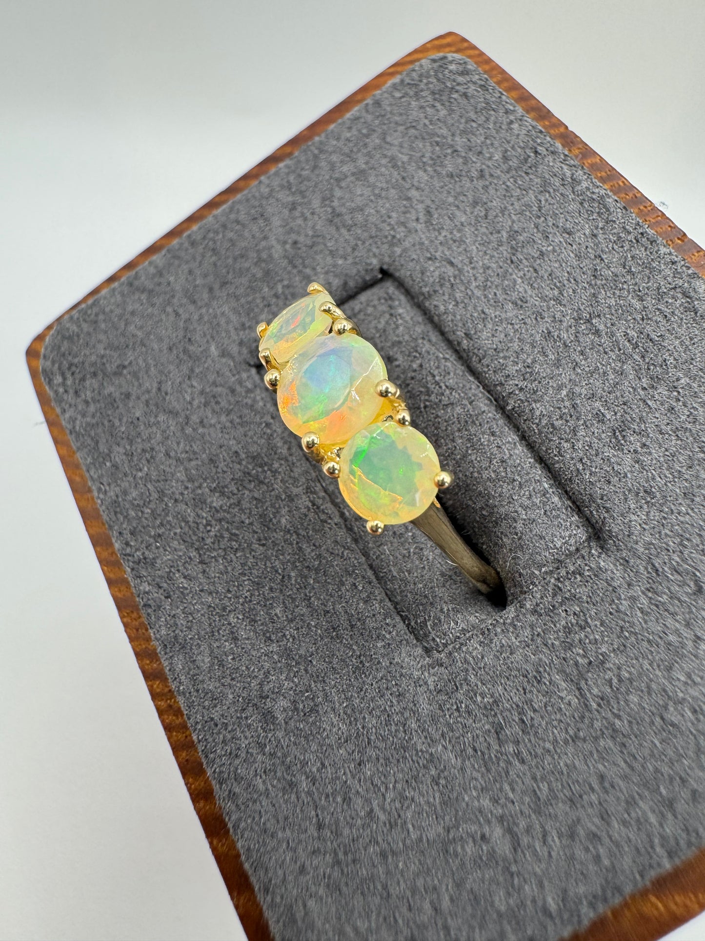 9ct gold opal ring