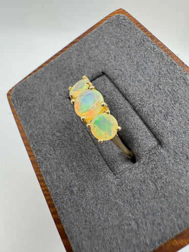 9ct gold opal ring