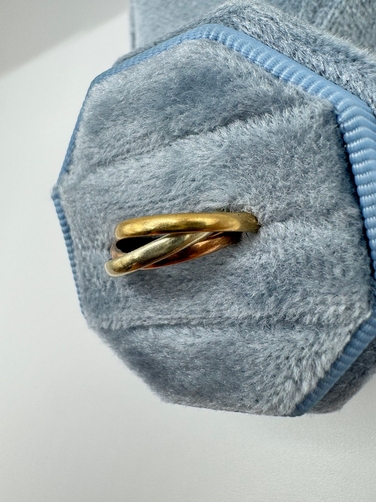 9ct tri-gold Russian band