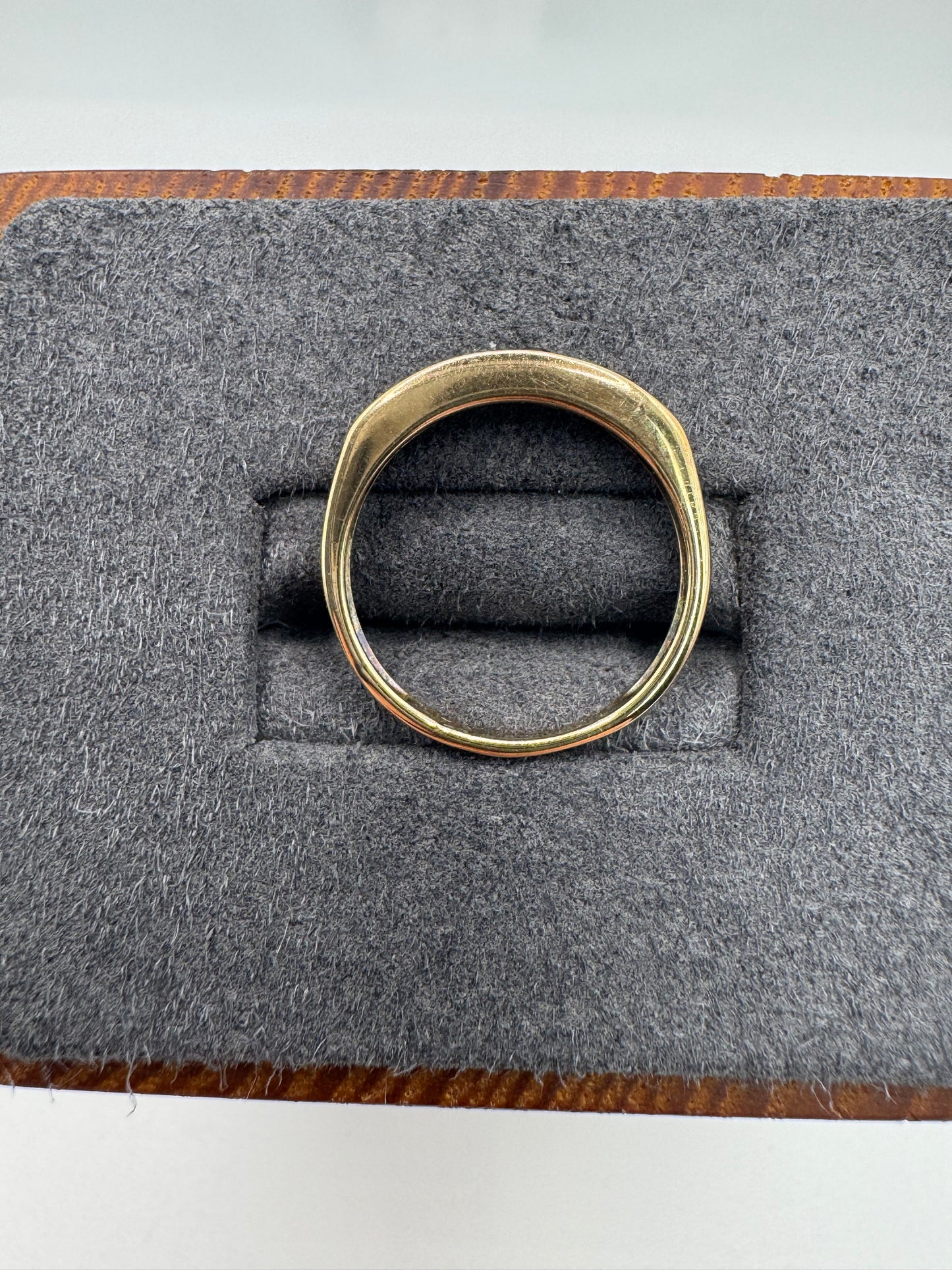 9ct gold sapphire and cz ring