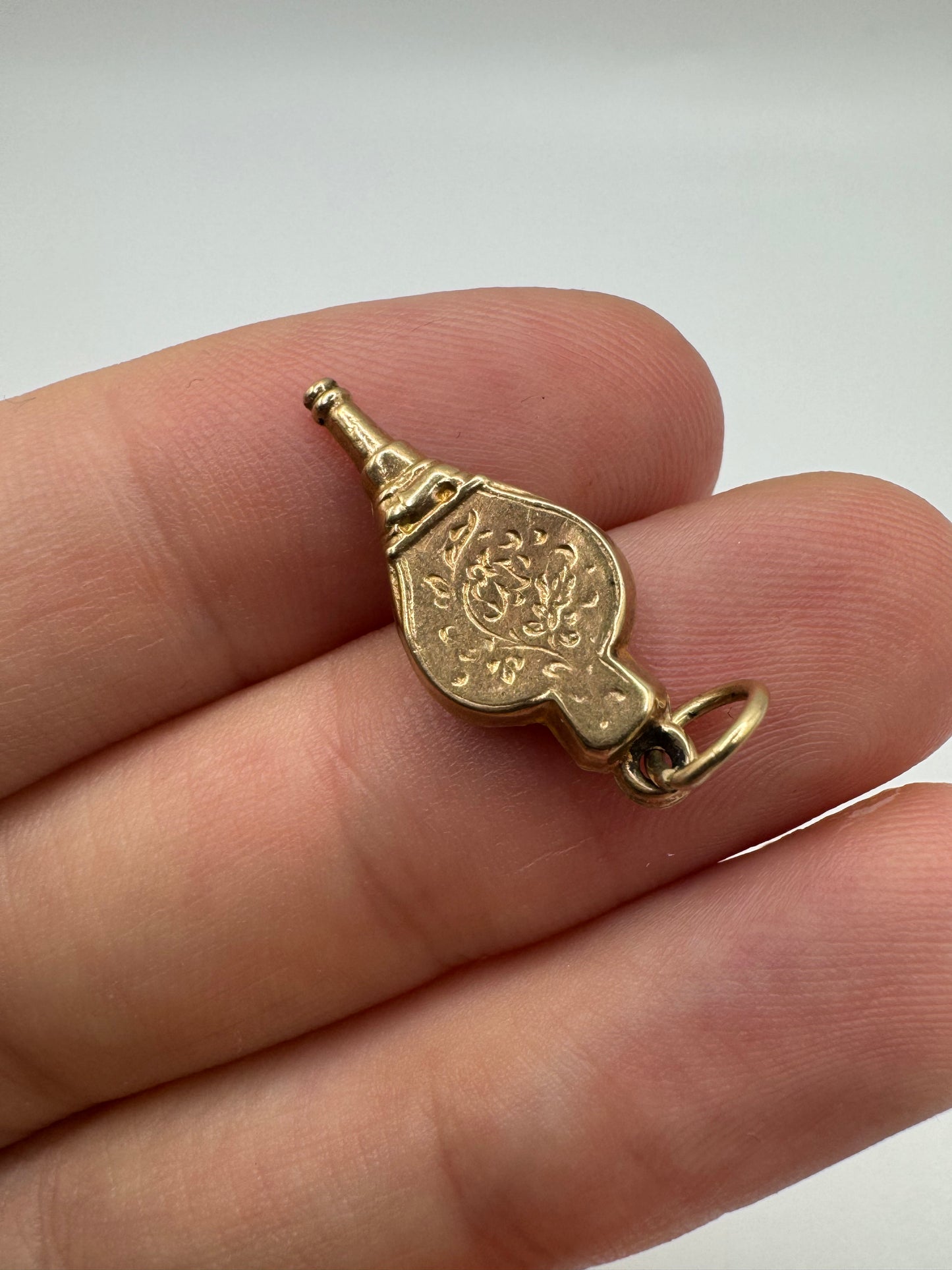 9ct gold fireplace bellow charm