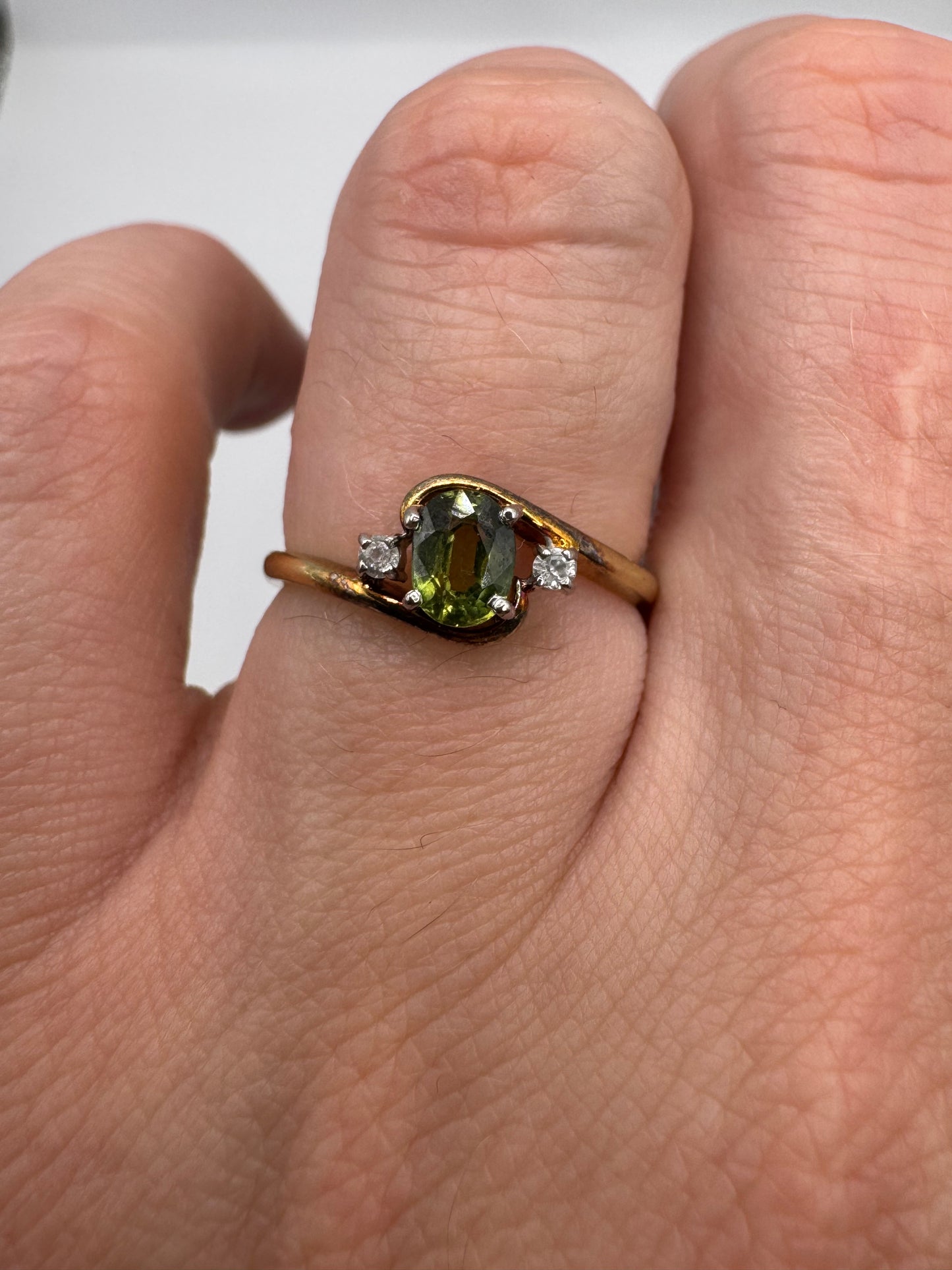 14ct gold green sapphire and zircon ring