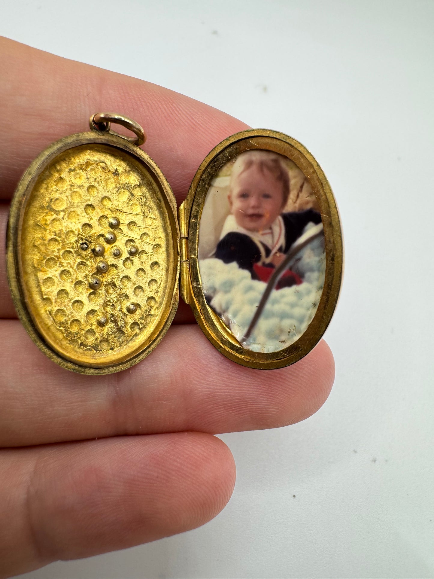 Edwardian 9ct gold front and back paste locket