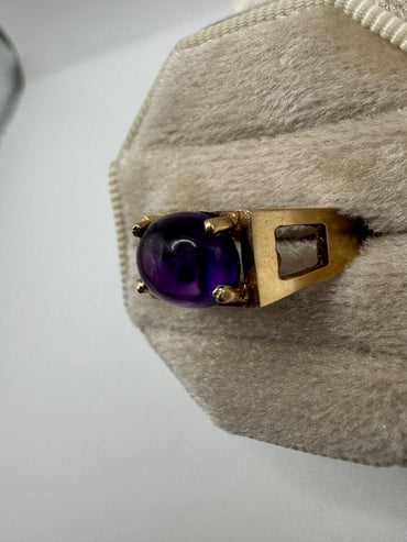 9ct gold cabochon amethyst ring
