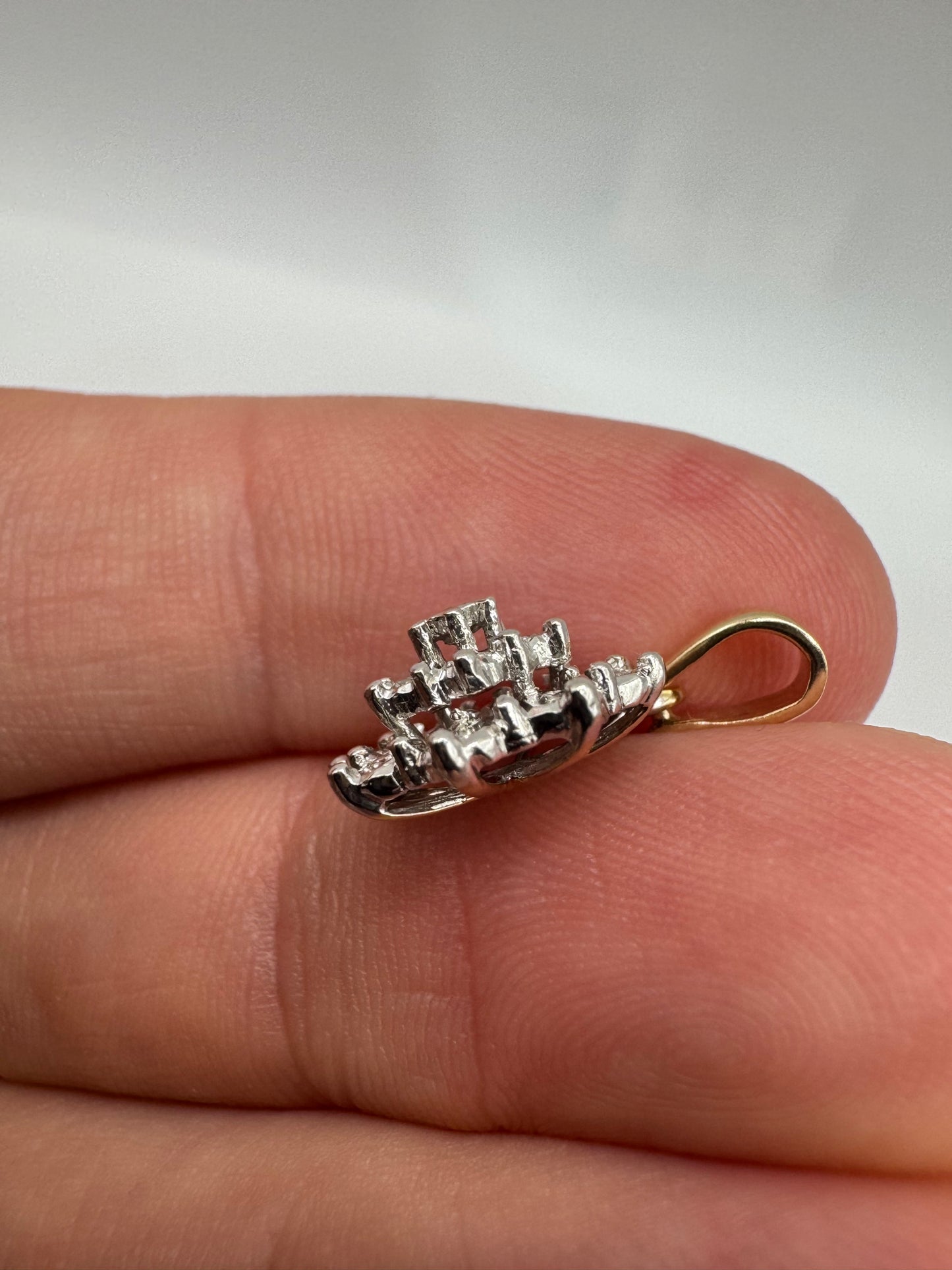 9ct gold diamond cluster pendant