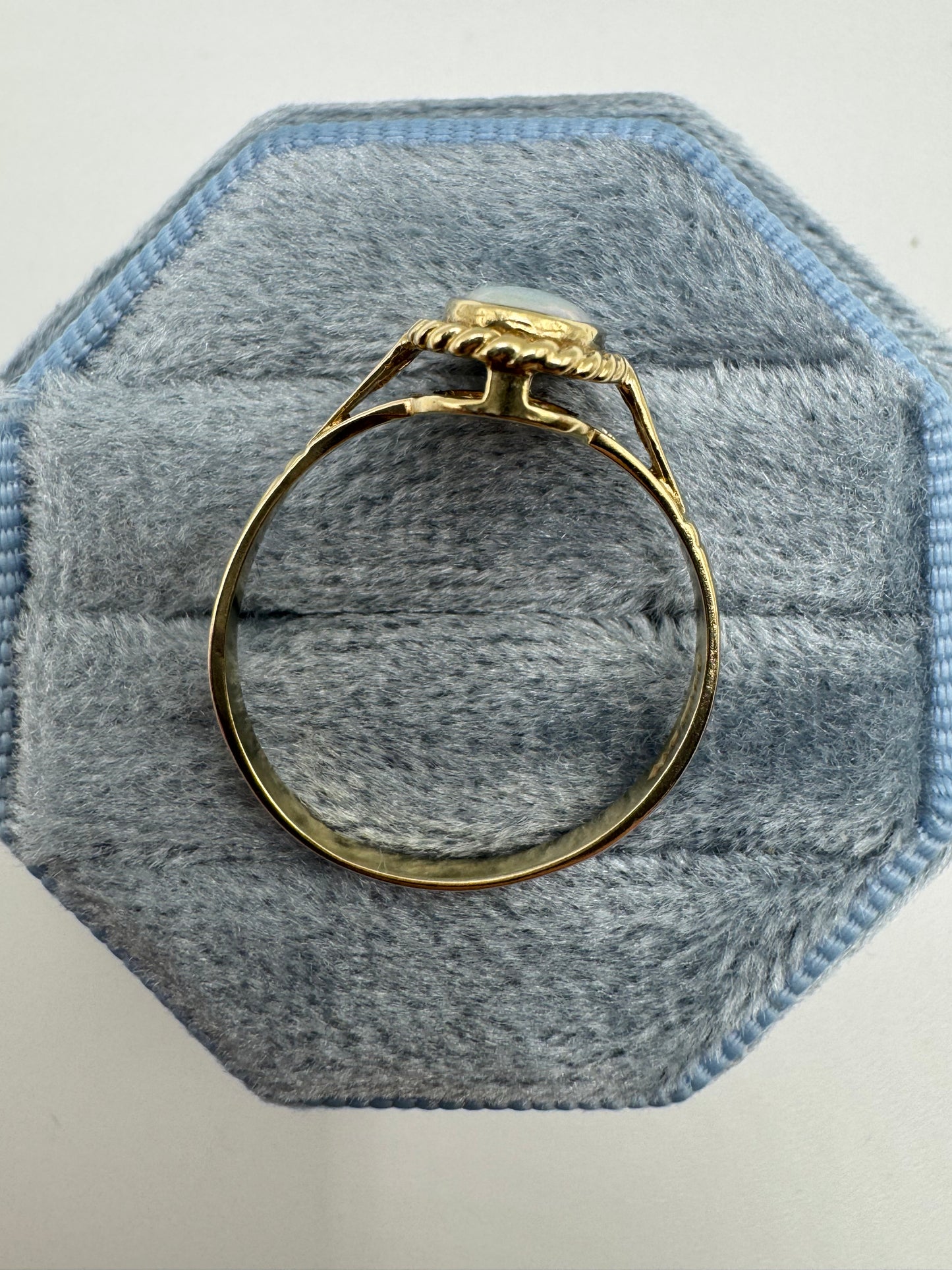 9ct gold opal ring