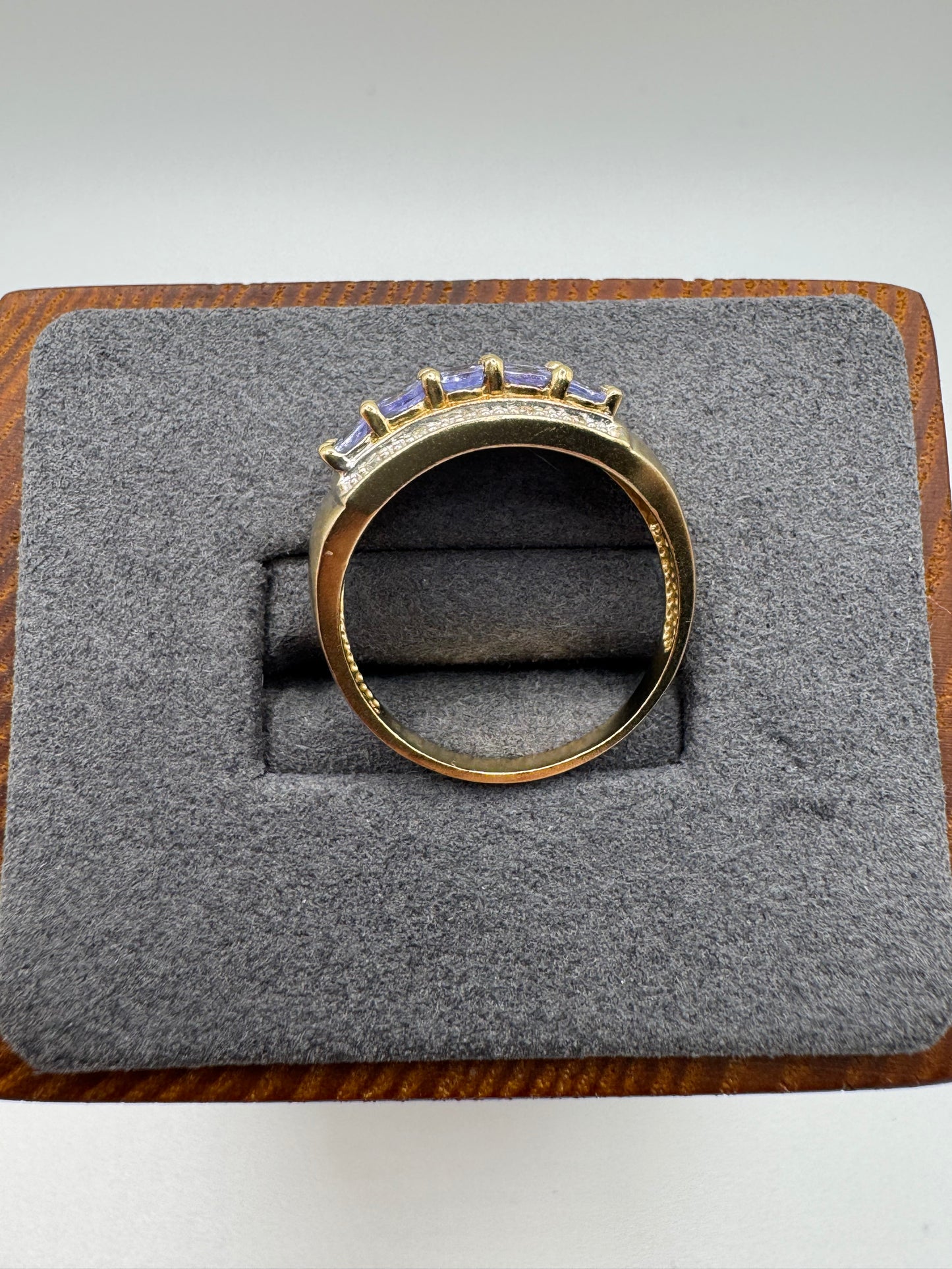 9ct gold tanzanite and diamond ring