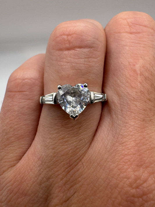 Silver cz heart ring (7.75-P)