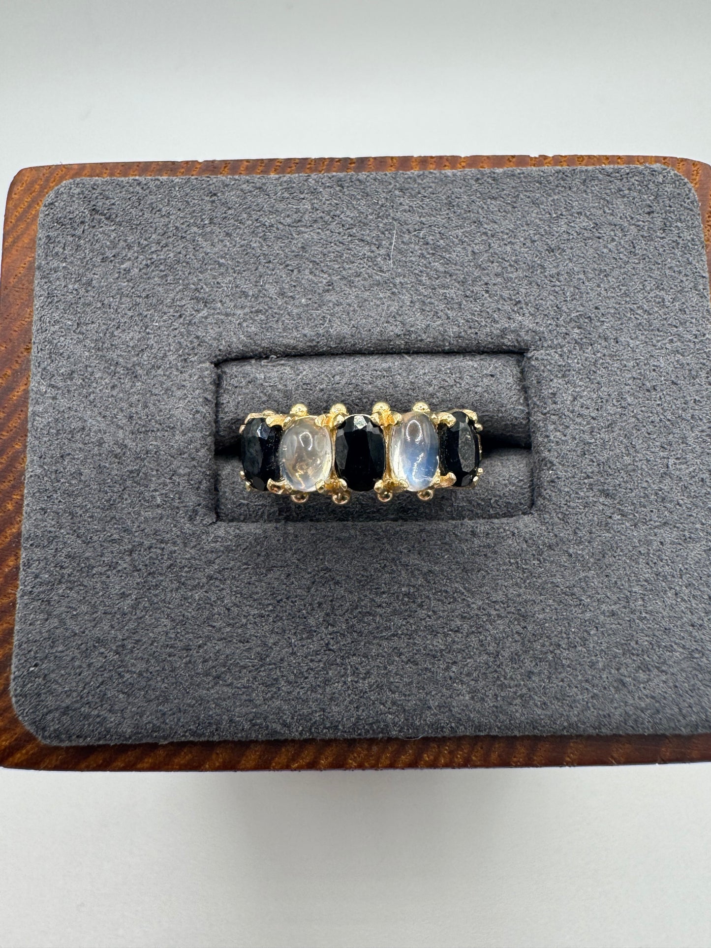 9ct gold sapphire and moonstone ring