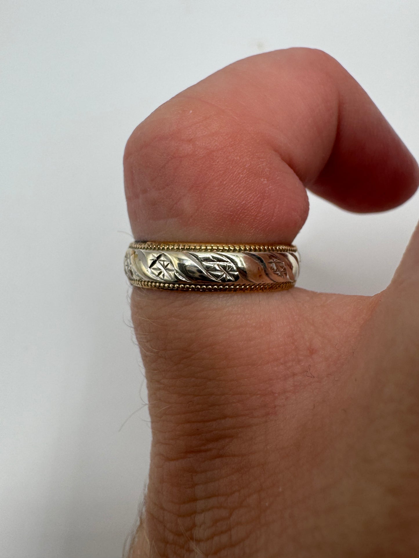 9ct two-tone gold patterned band