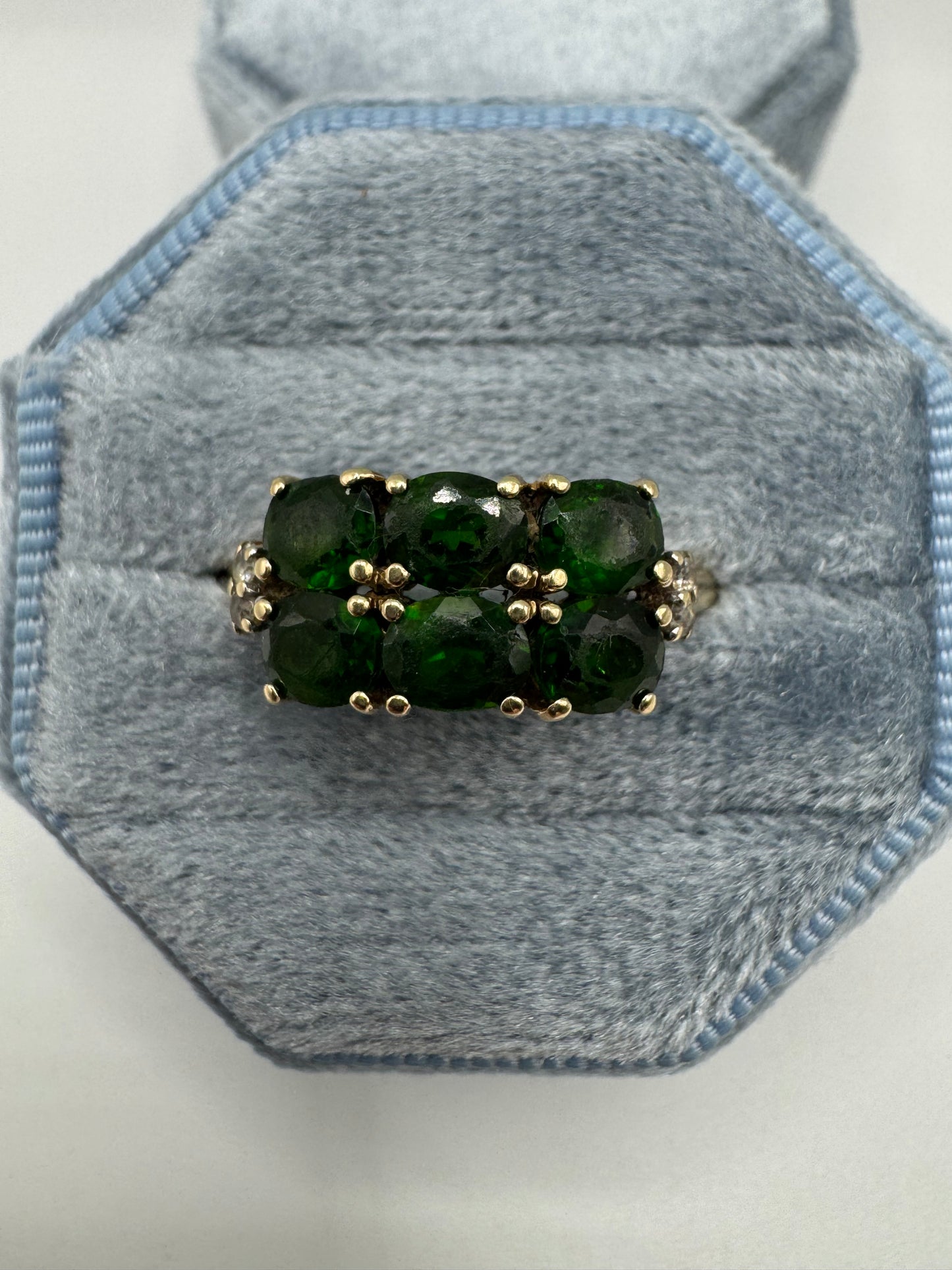 9ct gold diopside and zircon ring