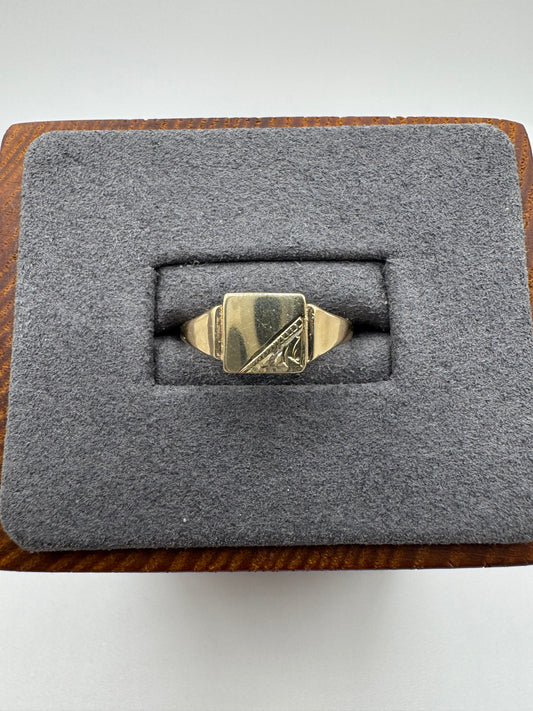 9ct gold engraved signet ring