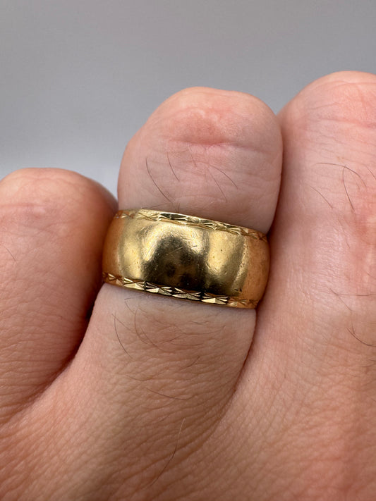 9ct gold patterned band