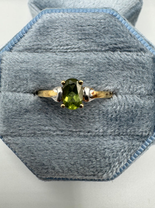 9ct gold peridot ring