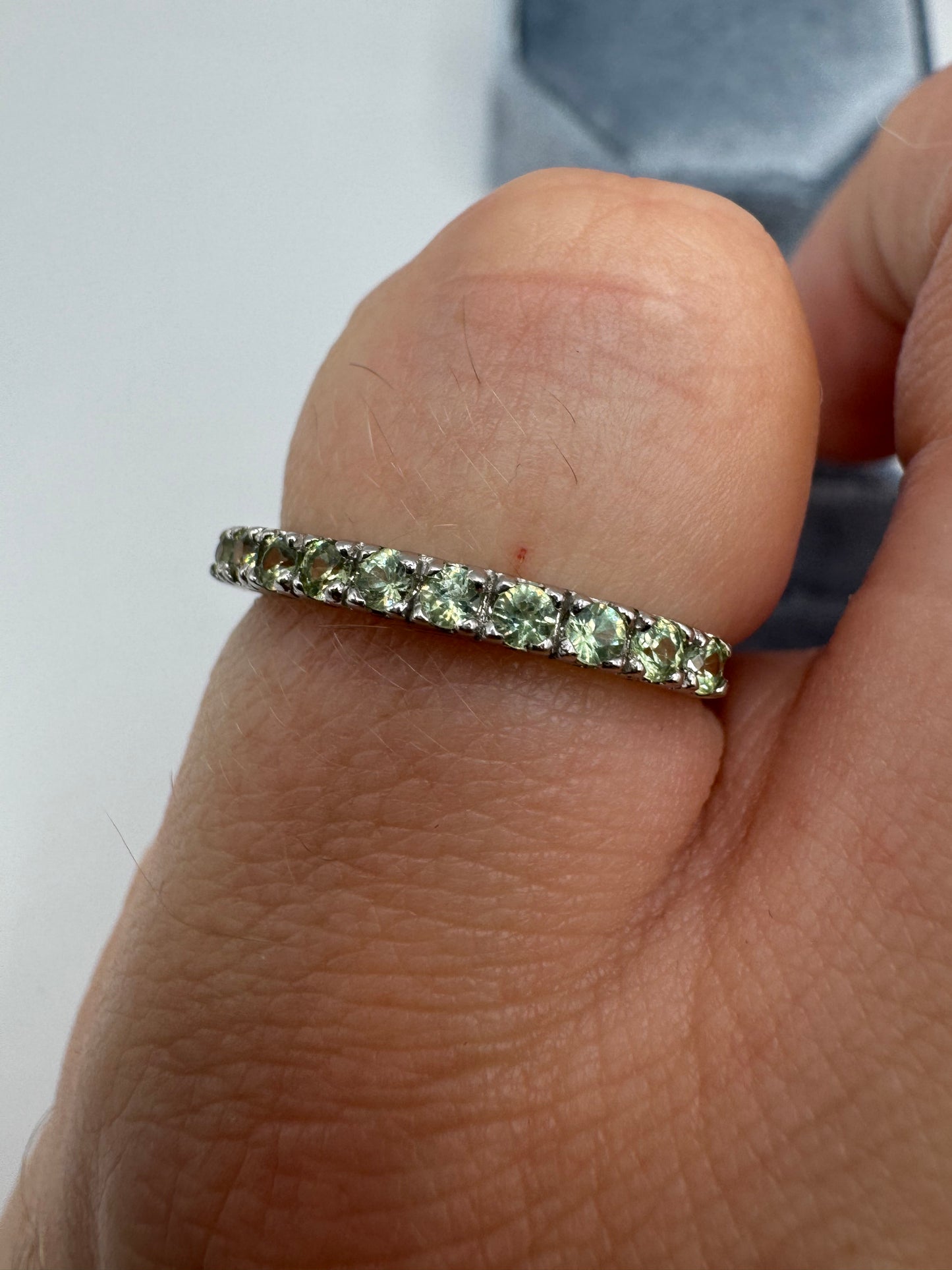 9ct white gold peridot ring