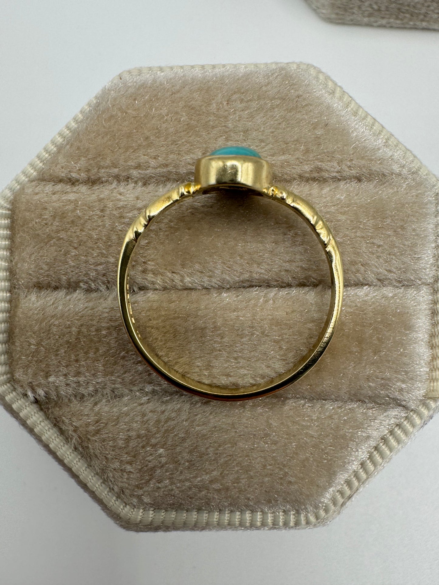 9ct gold turquoise ring