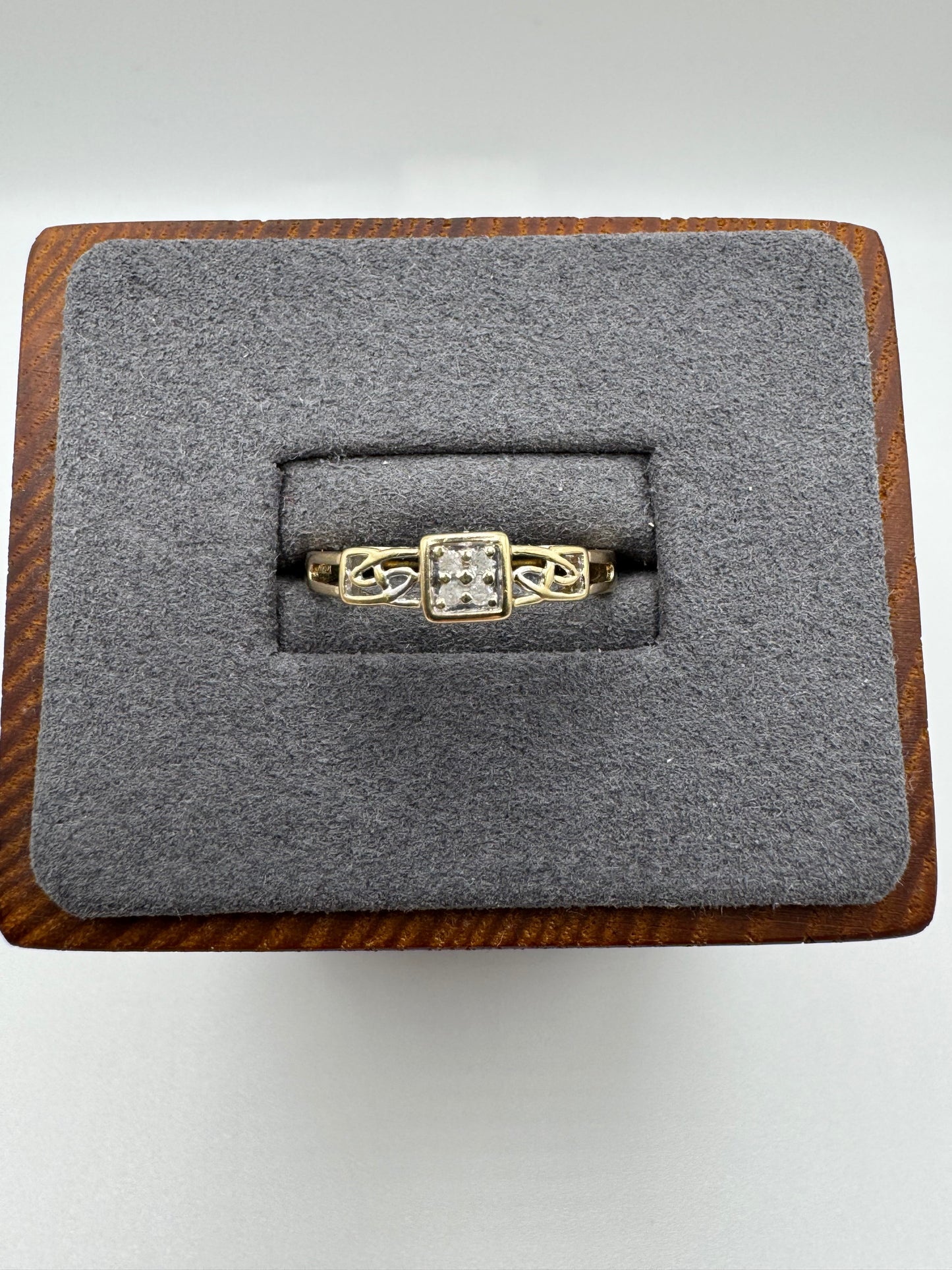 9ct gold diamond ring