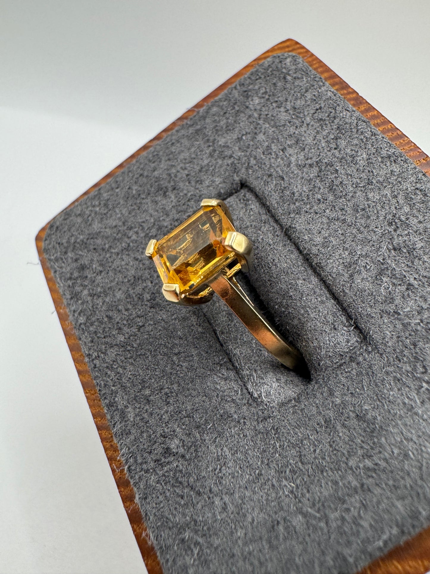9ct gold citrine ring